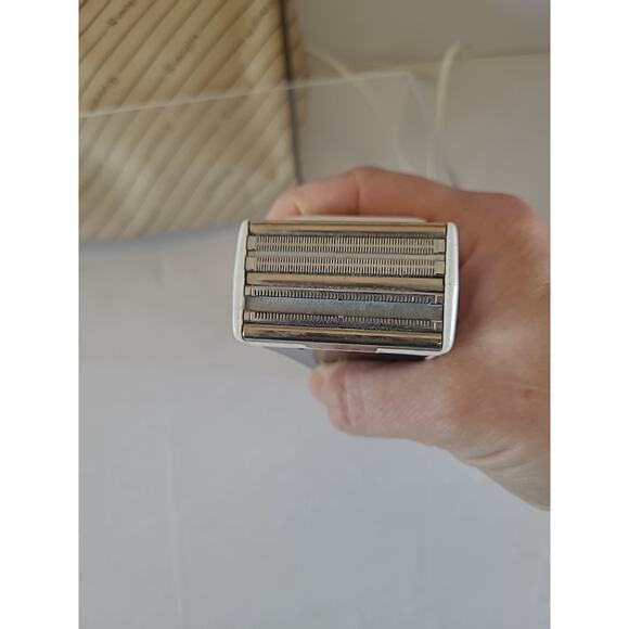 Lady Remington Electric Shaver Vintage Model 6M2L-1 Zippered Travel Bag - Picture 4 of 8